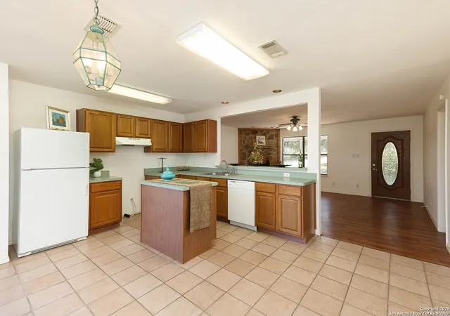 Photo 4 of Single family home for sale at 540 Soft Wind, Canyon Lake, TX 78133 | MLS# 1876222 | Listing updated on 2026-04-02