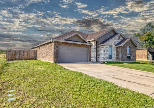 2nd image of 13 Hope, Uvalde, TX 78801 | MLS# 1876321