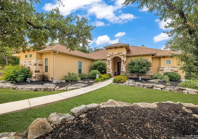 Photo 1 of Single family home for sale at 464 Upland, Canyon Lake, TX 78133 | MLS# 1876377 | Listing updated on 2025-09-22
