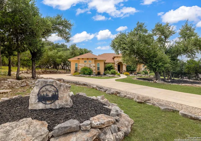 Photo 2 of Single family home for sale at 464 Upland, Canyon Lake, TX 78133 | MLS# 1876377 | Listing updated on 2025-09-22