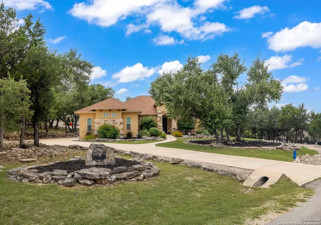 Photo 2 of Single family home for sale at 464 Upland, Canyon Lake, TX 78133 | MLS# 1876377 | Listing updated on 2025-09-22