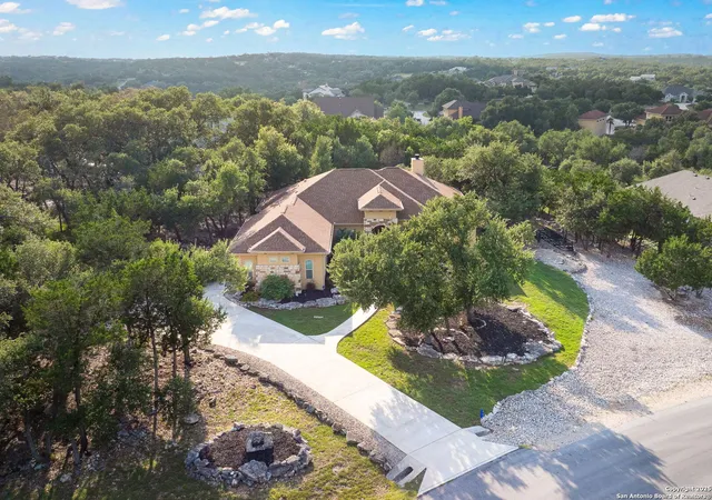 Photo 3 of Single family home for sale at 464 Upland, Canyon Lake, TX 78133 | MLS# 1876377 | Listing updated on 2025-09-22