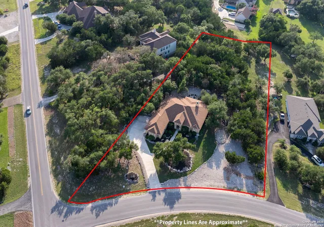 Photo 4 of Single family home for sale at 464 Upland, Canyon Lake, TX 78133 | MLS# 1876377 | Listing updated on 2025-09-22