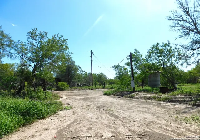 Photo 3 of House for sale at 1590 Mccauley Rd, Floresville, TX 78114 | MLS# 1876495 | Listing updated on 2025-12-12