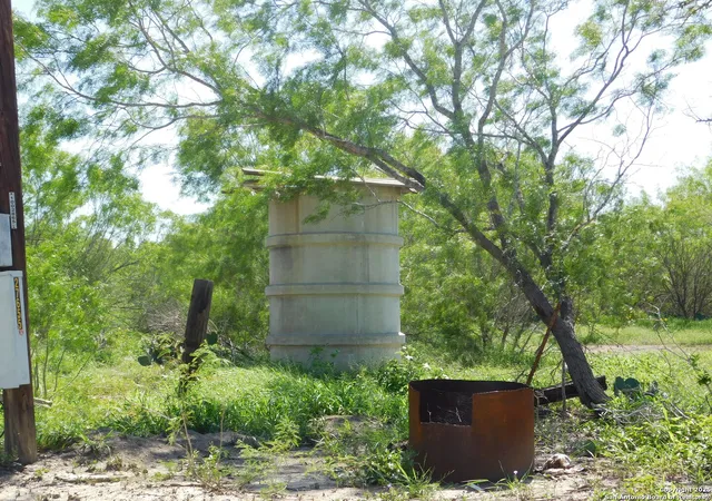 Photo 4 of House for sale at 1590 Mccauley Rd, Floresville, TX 78114 | MLS# 1876495 | Listing updated on 2025-12-12