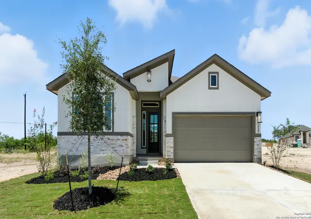 Photo 2 of Sale Pending at 519 White Oak, Castroville, TX 78009 | MLS# 1876533 | Listing updated on 2025-10-13