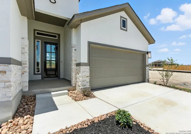 Photo 3 of Sale Pending at 519 White Oak, Castroville, TX 78009 | MLS# 1876533 | Listing updated on 2025-10-13