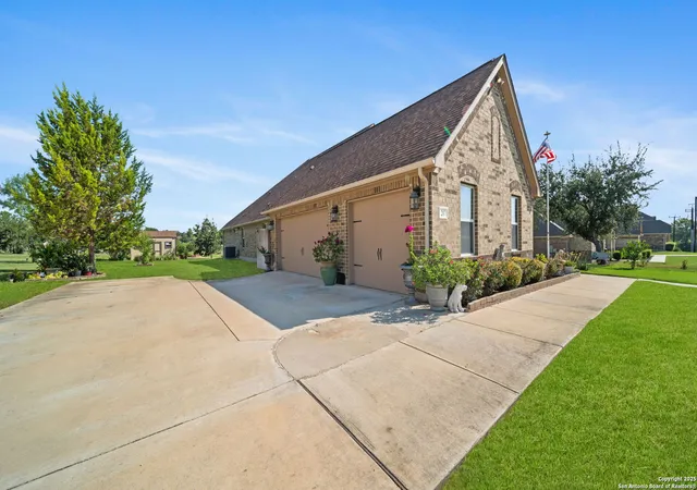 Photo 3 of Single family home for sale at 287 Cascade, Castroville, TX 78009 | MLS# 1876571 | Listing updated on 2026-02-04