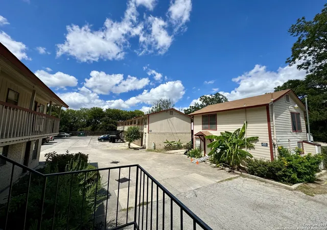 Listing Photo 4 - Condo for sale in building located at 1523 Quintana, San Antonio, TX 78211