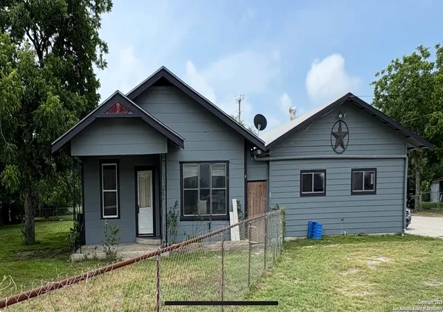 2nd image of 335 E San Antonio St, Marion, TX 78124 | MLS# 1876637