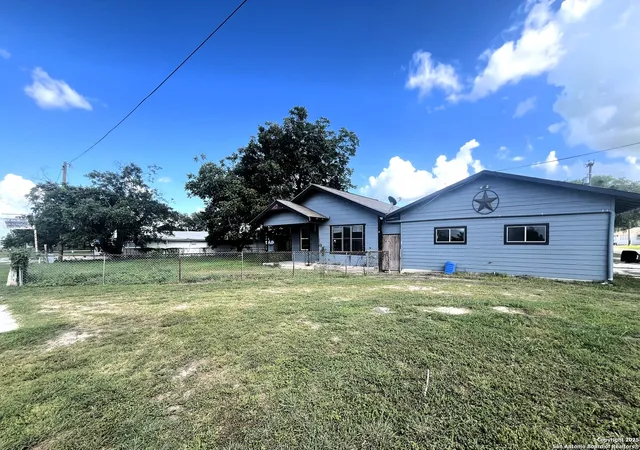 4th image of 335 E San Antonio St, Marion, TX 78124 | MLS# 1876637