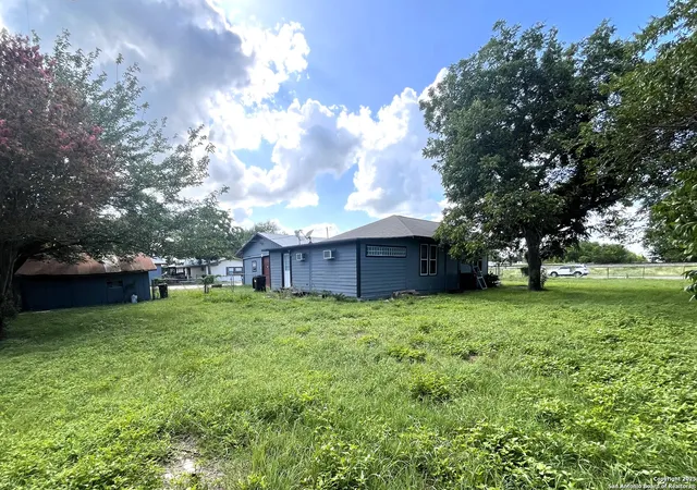 5th image of 335 E San Antonio St, Marion, TX 78124 | MLS# 1876637