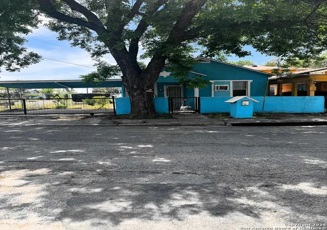 Photo 2 of Sale Pending at 422 E Franciscan, San Antonio, TX 78204 | MLS# 1876651 | Listing updated on 2026-02-22