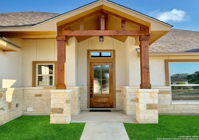 Photo 2 of Sale Pending at 1710 Crooked Creek Dr, Pleasanton, TX 78064 | MLS# 1876668 | Listing updated on 2025-09-10