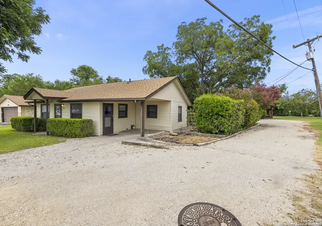 Photo 3 of Sale Pending at 100 Haeckerville Rd, Cibolo, TX 78108 | MLS# 1876874 | Listing updated on 2026-03-30