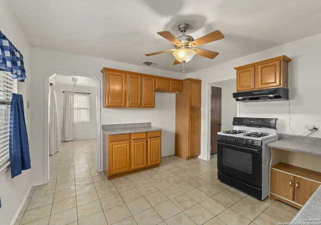 Photo 4 of Sale Pending at 100 Haeckerville Rd, Cibolo, TX 78108 | MLS# 1876874 | Listing updated on 2026-03-30