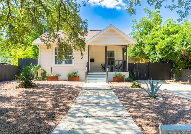Photo 2 of Sale Pending at 1023 W Rosewood Ave, San Antonio, TX 78201 | MLS# 1876913 | Listing updated on 2025-09-29