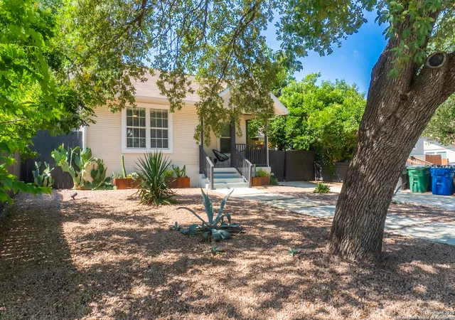 Photo 4 of Sale Pending at 1023 W Rosewood Ave, San Antonio, TX 78201 | MLS# 1876913 | Listing updated on 2025-09-29