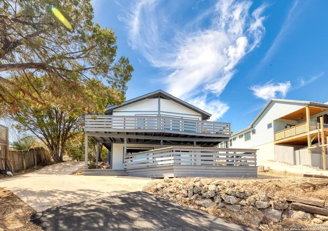 Photo 2 of Single family home for sale at 2165 Colleen Dr, Canyon Lake, TX 78133 | MLS# 1876986 | Listing updated on 2025-09-01