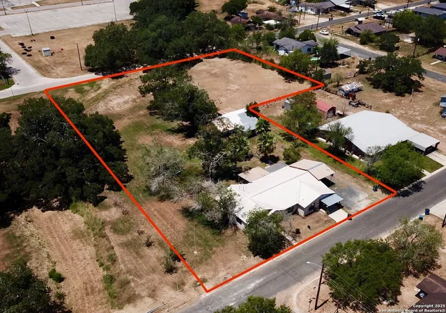 Photo 4 of Single family home for sale at 501 Green Street, Poth, TX 78147 | MLS# 1877031 | Listing updated on 2025-10-13