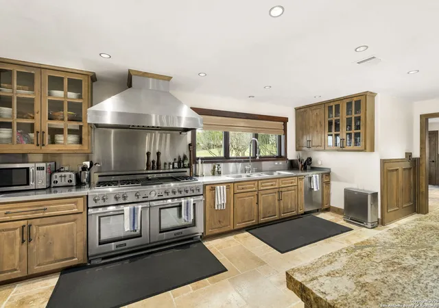 Photo 4 of Single family home for sale at 1155 Blue Water Dr, Canyon Lake, TX 78133 | MLS# 1877121 | Listing updated on 2025-09-16