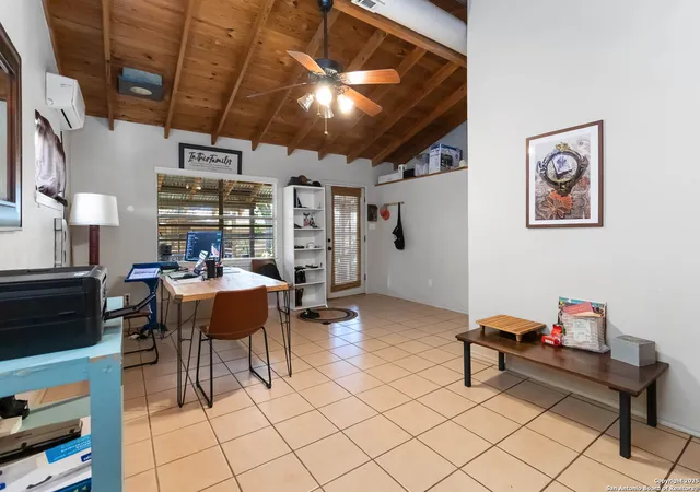Photo 3 of Single family home for sale at 335 Flatrock Dr, Canyon Lake, TX 78133 | MLS# 1877248 | Listing updated on 2025-10-17