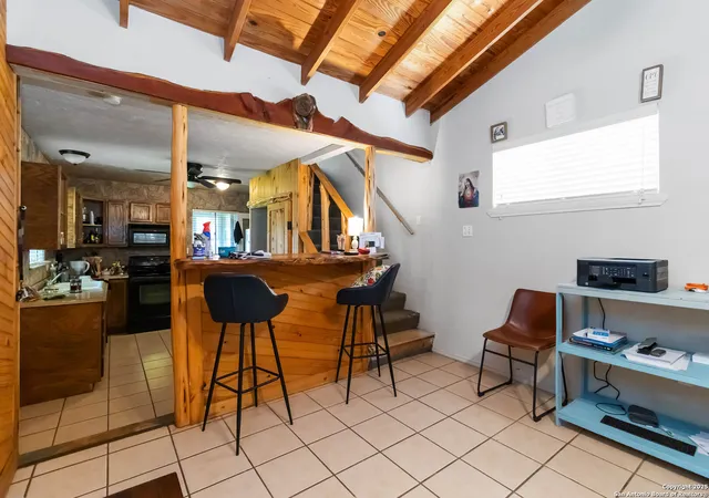 Photo 4 of Single family home for sale at 335 Flatrock Dr, Canyon Lake, TX 78133 | MLS# 1877248 | Listing updated on 2025-10-17