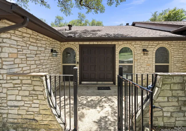 Photo 3 of Sale Pending at 25615 Dull Knife Trl, San Antonio, TX 78255 | MLS# 1877309 | Listing updated on 2026-02-01