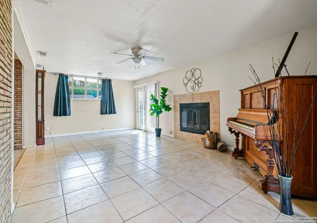 Photo 3 of Sale Pending at 130 Gettysburg, San Antonio, TX 78228 | MLS# 1877355 | Listing updated on 2025-11-09