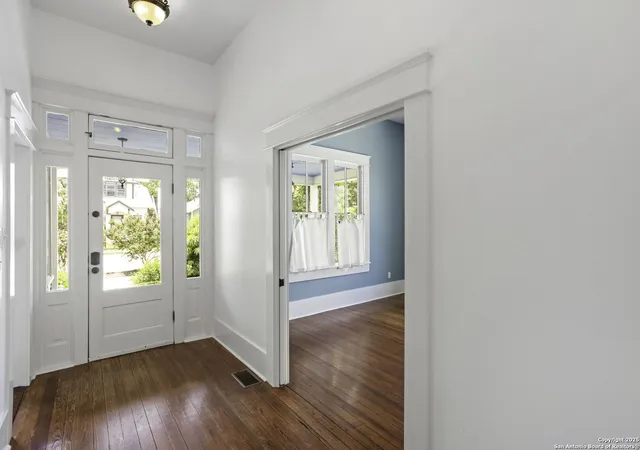 Photo 3 of Sale Pending at 110 Vitra, San Antonio, TX 78210 | MLS# 1877398 | Listing updated on 2025-12-01