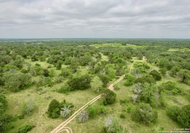 4th image of 1915 Ac Cr 770, Natalia, TX 78059 | MLS# 1877404