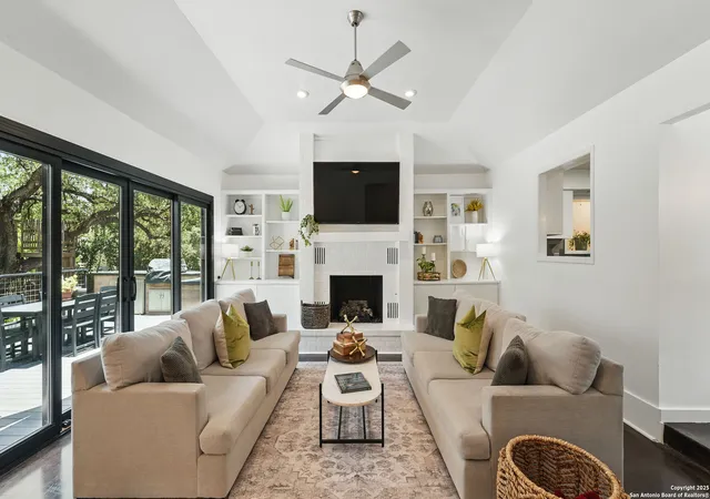 Photo 3 of Sale Pending at 526 Oakwood Blvd, New Braunfels, TX 78130 | MLS# 1877440 | Listing updated on 2025-11-15