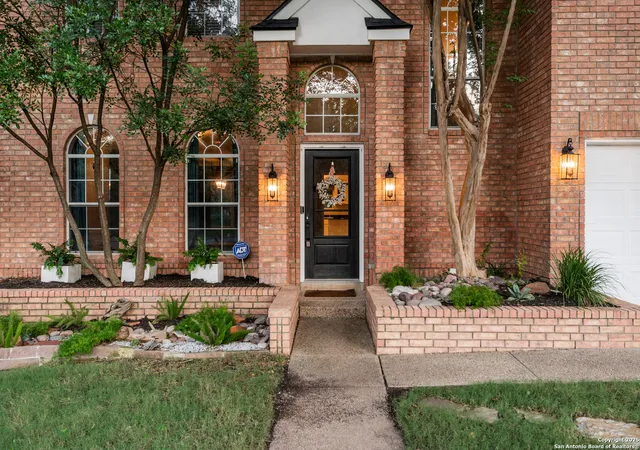 Photo 3 of Single family home for sale at 1510 Thrush Ridge, San Antonio, TX 78248 | MLS# 1877446 | Listing updated on 2025-11-23