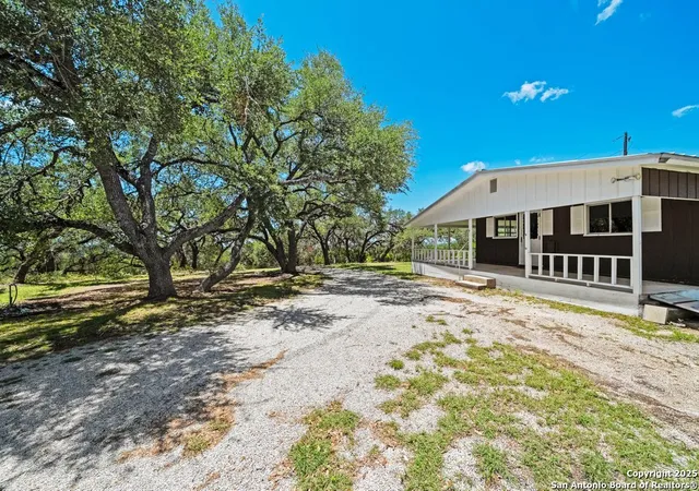 Photo 2 of Sale Pending at 171 Brenda Ln, Canyon Lake, TX 78133 | MLS# 1877493 | Listing updated on 2025-09-10