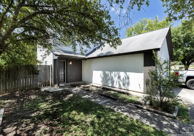 Photo 3 of Sale Pending at 6306 Worchester Wood, San Antonio, TX 78233 | MLS# 1877497 | Listing updated on 2026-04-08