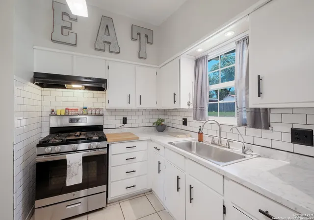 Photo 4 of Sale Pending at 4914 Neer Ave, San Antonio, TX 78213 | MLS# 1877551 | Listing updated on 2025-10-19