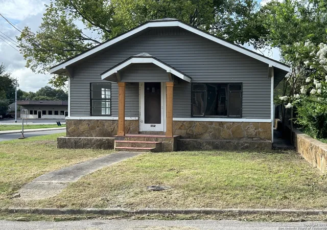 1st image of 635 E Gonzales, Seguin, TX 78155 | MLS# 1877570