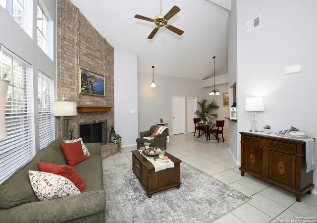Photo 4 of Single family home for sale at 9536 W Dover Rdg, San Antonio, TX 78250 | MLS# 1877581 | Listing updated on 2025-11-16