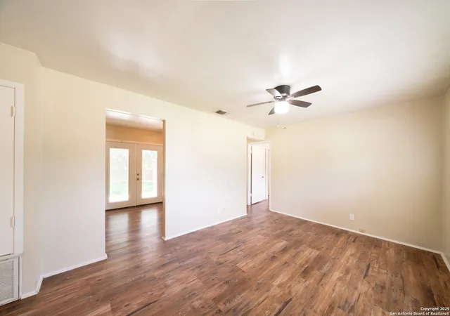 Photo 4 of Sale Pending at 10803 Edgecrest, San Antonio, TX 78217 | MLS# 1877599 | Listing updated on 2026-03-26