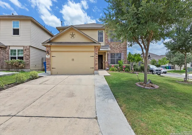 Photo 3 of Sale Pending at 702 Pelican Point, San Antonio, TX 78221 | MLS# 1877728 | Listing updated on 2025-10-20