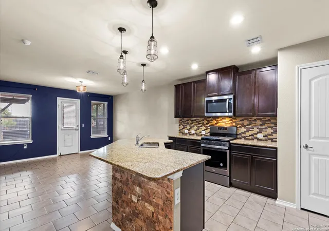 Photo 3 of Sale Pending at 702 Pelican Point, San Antonio, TX 78221 | MLS# 1877728 | Listing updated on 2025-10-20