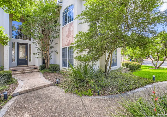 Photo 3 of Sale Pending at 11823 Ml Rock, San Antonio, TX 78230 | MLS# 1877730 | Listing updated on 2026-04-29