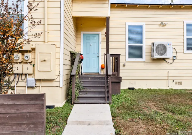 Photo 4 of House for sale at 432 S Olive, San Antonio, TX 78203 | MLS# 1877733 | Listing updated on 2025-10-06