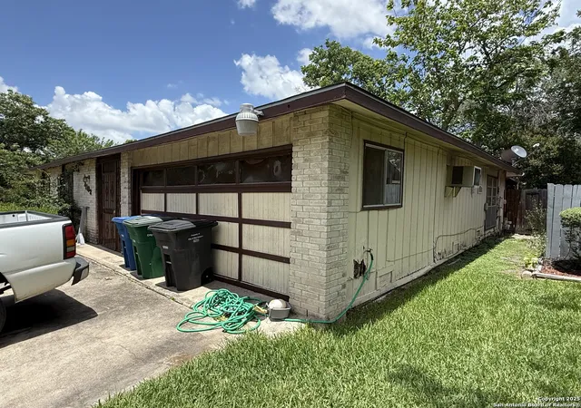 Photo 3 of Sale Pending at 2802 Lakebriar, San Antonio, TX 78222 | MLS# 1877753 | Listing updated on 2025-08-26