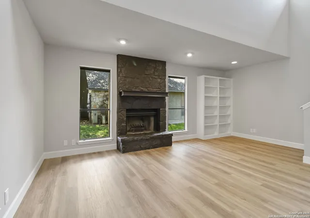 Listing Photo 5 - Condo for sale in building located at 501 Thetford, San Antonio, TX 78254 - Unit #501