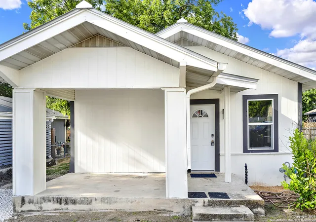 Photo 1 of Sale Pending at 1426 E Carson St, San Antonio, TX 78208 | MLS# 1877886 | Listing updated on 2026-09-09