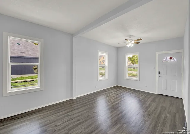 Photo 4 of Sale Pending at 1426 E Carson St, San Antonio, TX 78208 | MLS# 1877886 | Listing updated on 2026-09-09