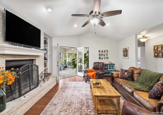 Photo 3 of Sale Pending at 118 Sandlewood, Kerrville, TX 78028 | MLS# 1877941 | Listing updated on 2025-09-12