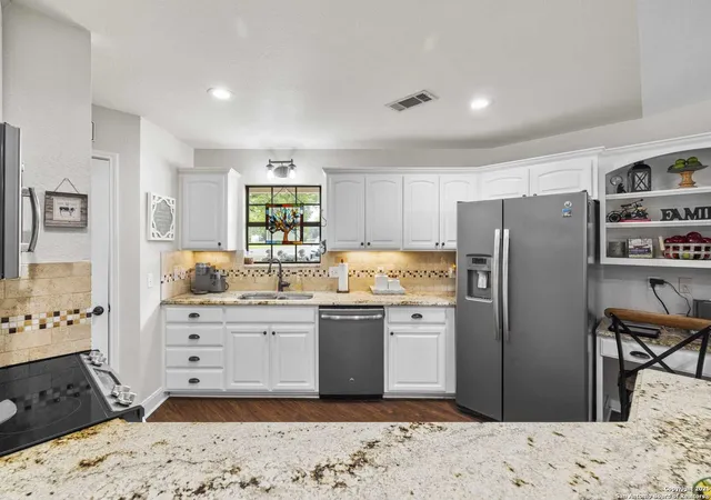 Photo 4 of Sale Pending at 118 Sandlewood, Kerrville, TX 78028 | MLS# 1877941 | Listing updated on 2025-09-12