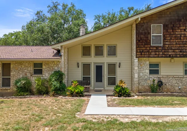 Photo 4 of Single family home for sale at 33171 Blanco Rd, Bulverde, TX 78163 | MLS# 1878035 | Listing updated on 2025-10-31